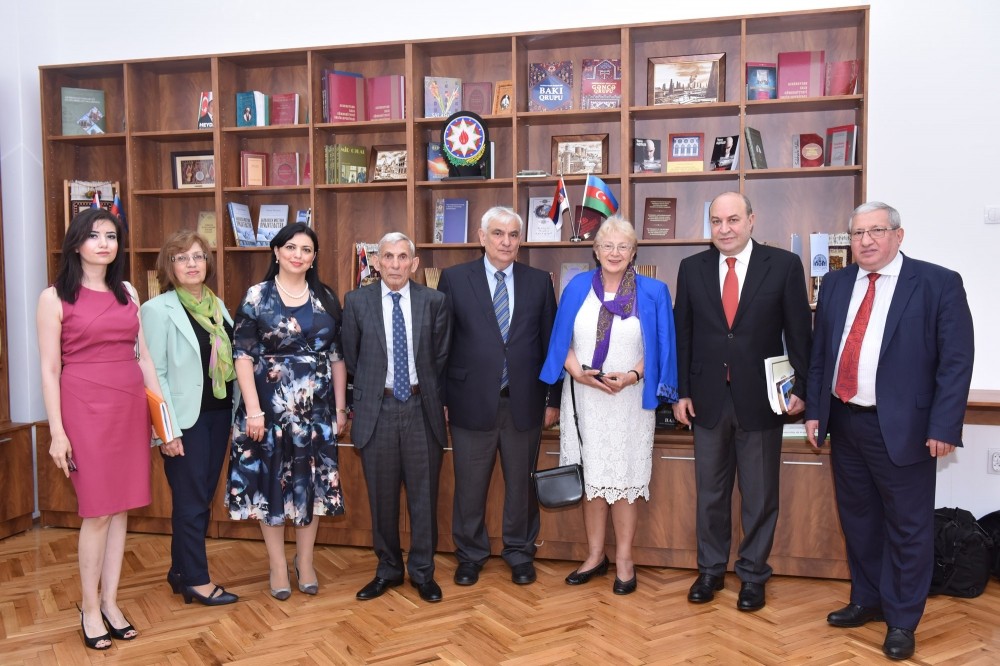 Serbiya Prezidenti Azərbaycan alimlərinin nümayəndə heyətini qəbul etdi - FOTOLAR