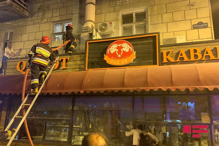 Paytaxtın məşhur restoranında yanğın olub, təxliyyə edilənlər var  -FOTO