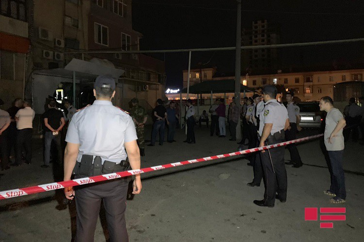 Bakıda yaşayış  binasında yanğın oldu - Sakinlər təxliyyə edildi (VİDEO)