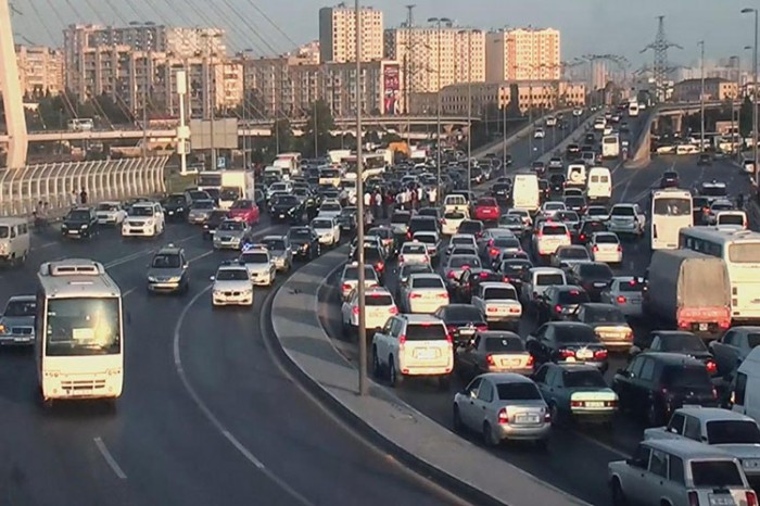 Bakıda zəncirvari qəza, tıxac yarandı - FOTO