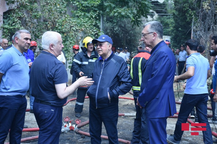 Kəmaləddin Heydərov da yanğın baş verən ərazidə - FOTOLAR