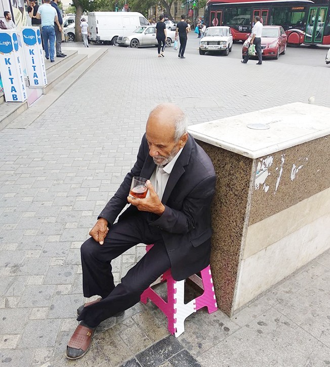 Nazirlik vağzalın qarşısındakı şəxsi sığınacağa yerləşdirəcək 