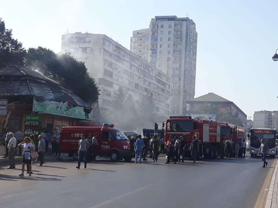 Bakıda gül dükanı yanır - BNA yolla bağlı tədbirlər görür (FOTOLAR)