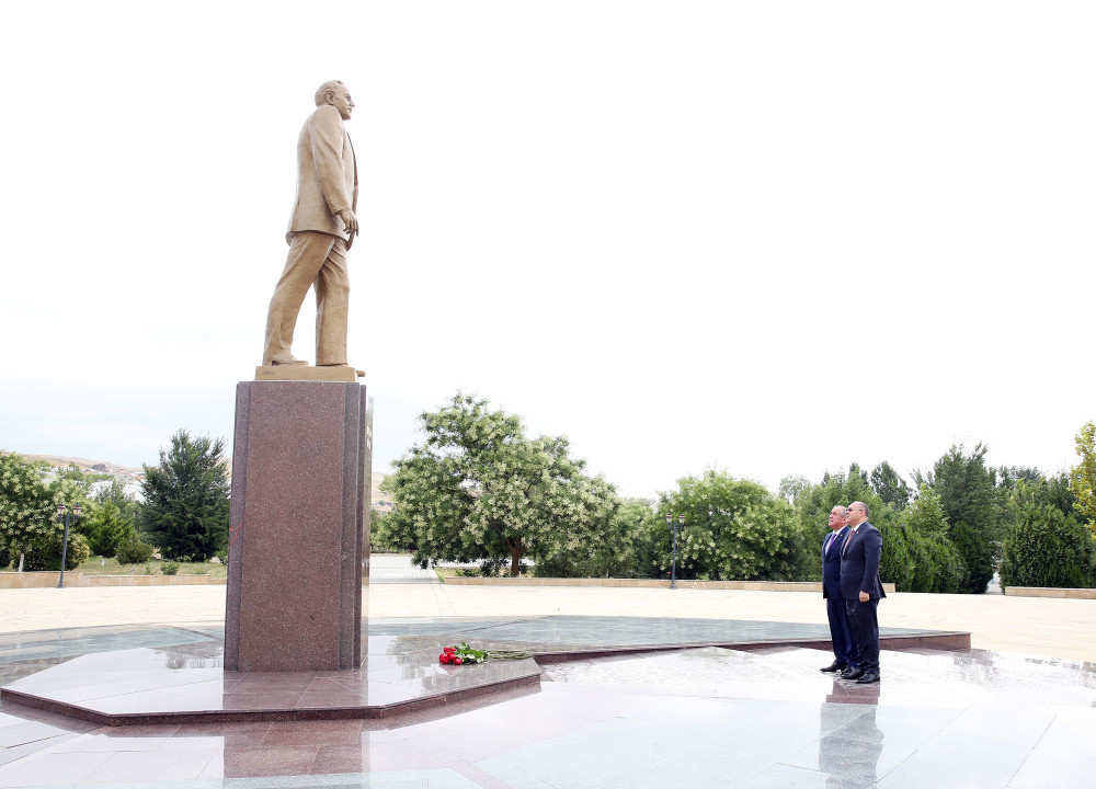 Səfər Mehdiyev Qobustanda vətəndaşlarla görüşdü - FOTO