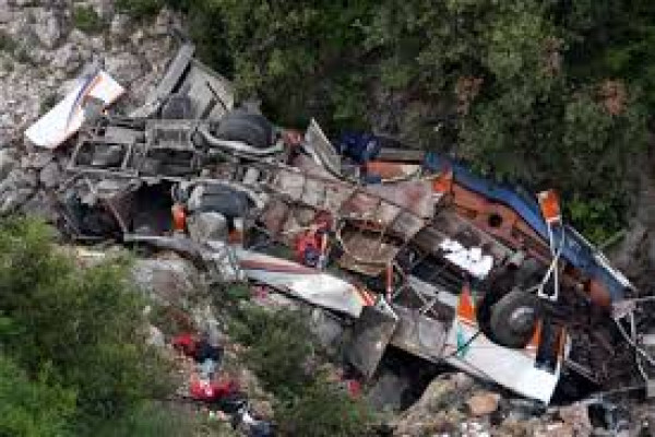 Avtobus qəzasında 19 nəfər öldü - Peruda