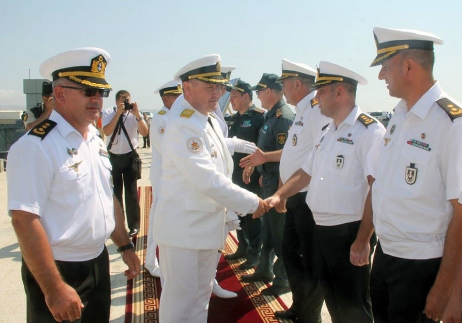 Qazaxıstanın hərbi gəmisi Bakıda - FOTO