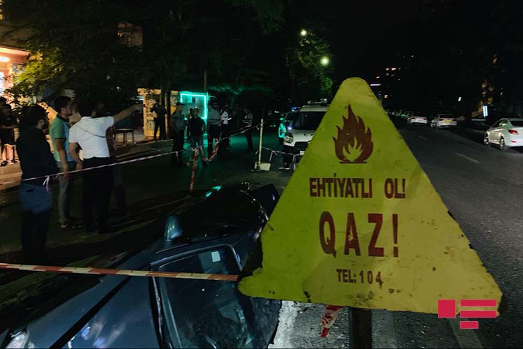 “Daewoo” yolda qazılmış quyuya düşdü - FOTO