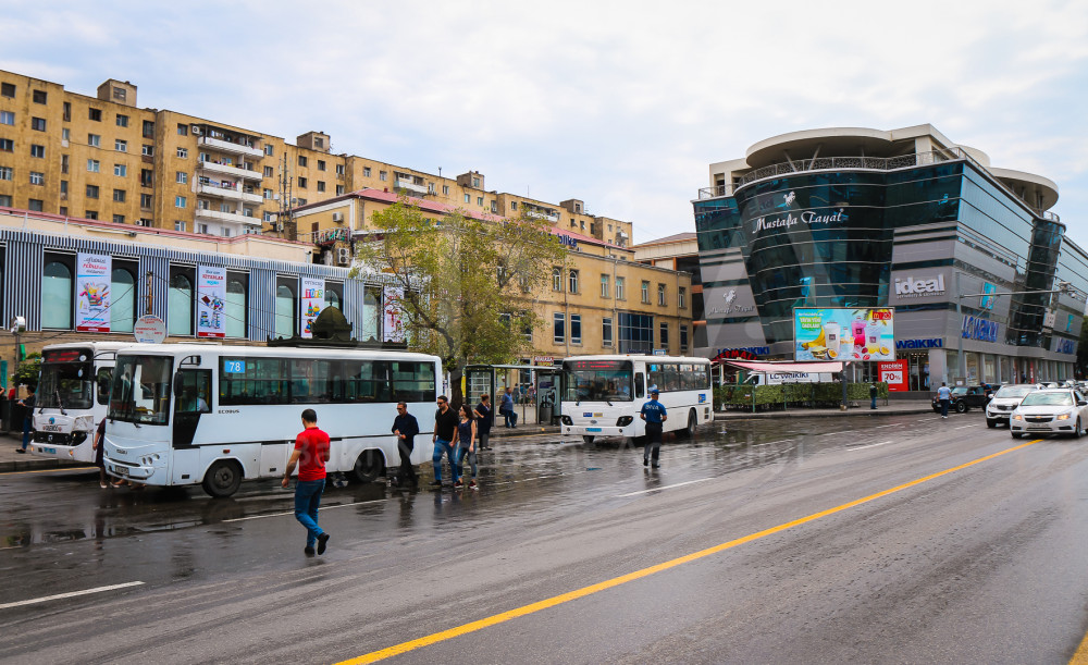 BNA yağışlı hava şəraitində yollarda hərəkətin təşkilini həyata keçirib - FOTOLAR