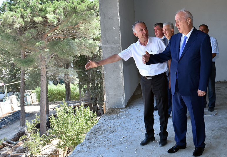 Zakir Fərəcov yeni məktəbin tikintisi ilə tanış olub - FOTOLAR