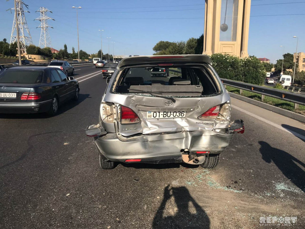 Çörək Zavoduna aid "QAZel" "Toyota"ya ÇIRPILDI - XƏSARƏT ALAN VAR