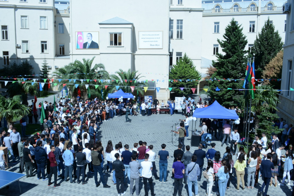 UNEC-də birinci kurslar üçün “Oriyentasiya günü” keçirildi - FOTOLAR