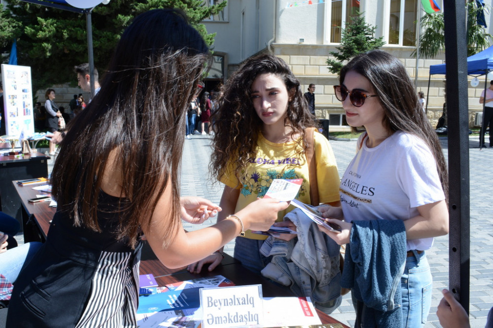 UNEC-də birinci kurslar üçün “Oriyentasiya günü” keçirildi - FOTOLAR