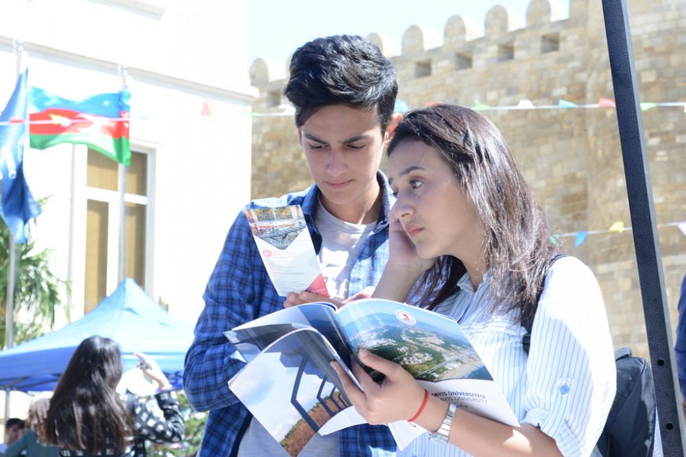 UNEC-də birinci kurslar üçün “Oriyentasiya günü” keçirildi - FOTOLAR