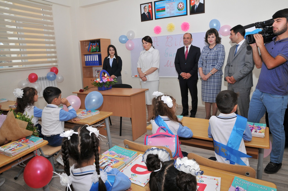 Xanım icra başçısı Masazır məktəbində - FOTO