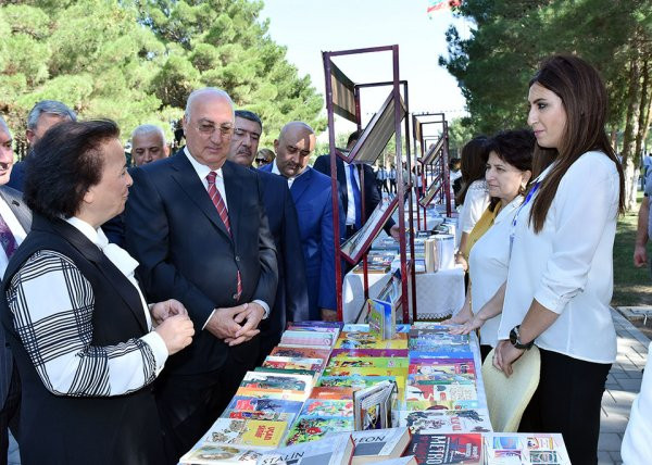 Sumqayıtda kitab yarmarkası keçirilib - FOTO