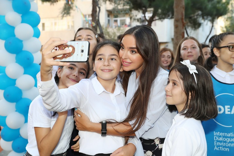 Leyla Əliyeva “Bizim həyət”in açılışında - FOTOLAR