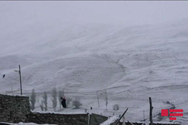 Azərbaycanın bu kəndlərinə qar yağdı - FOTO