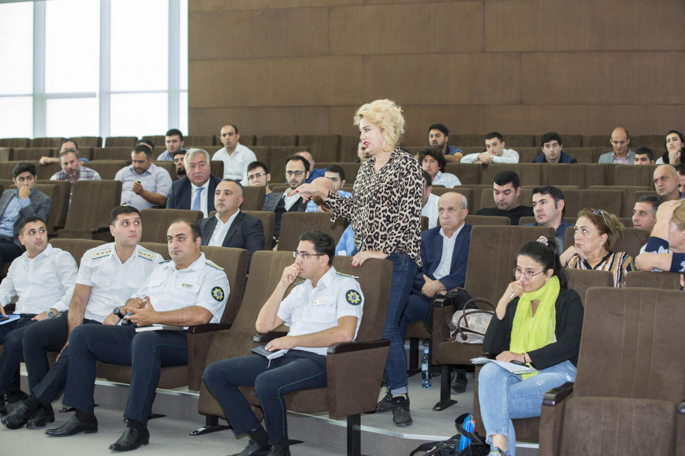 Gömrük təmsilçiləri yeniliklər barədə məlumatlandırıldı (FOTO)