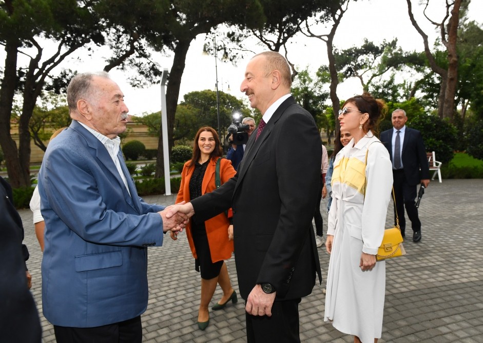 Prezident və xanımı Atatürk parkında - FOTOLAR