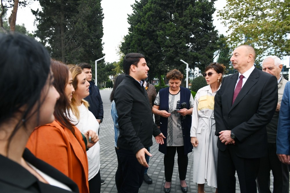 Prezident və xanımı Atatürk parkında - FOTOLAR