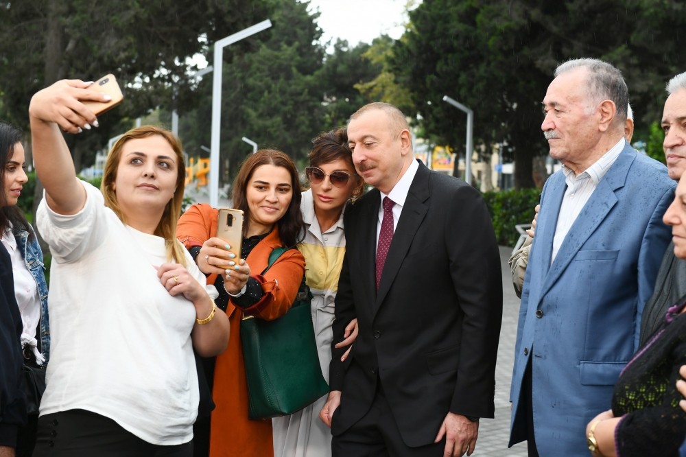 Prezident və xanımı Atatürk parkında - FOTOLAR