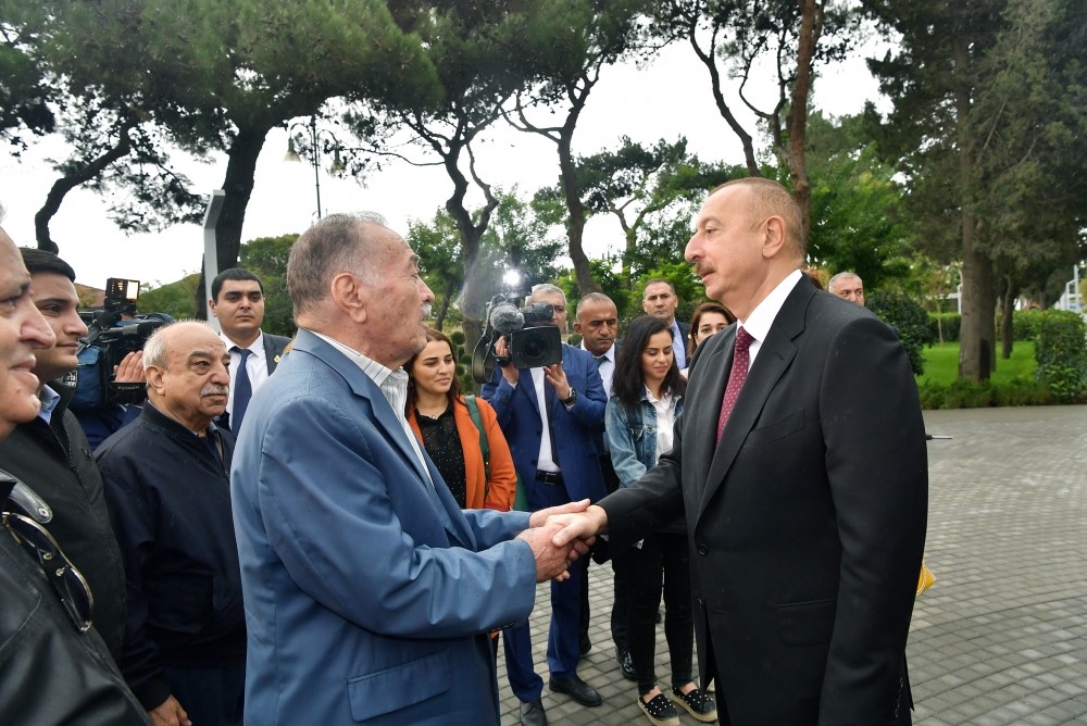 Prezident və xanımı Atatürk parkında - FOTOLAR