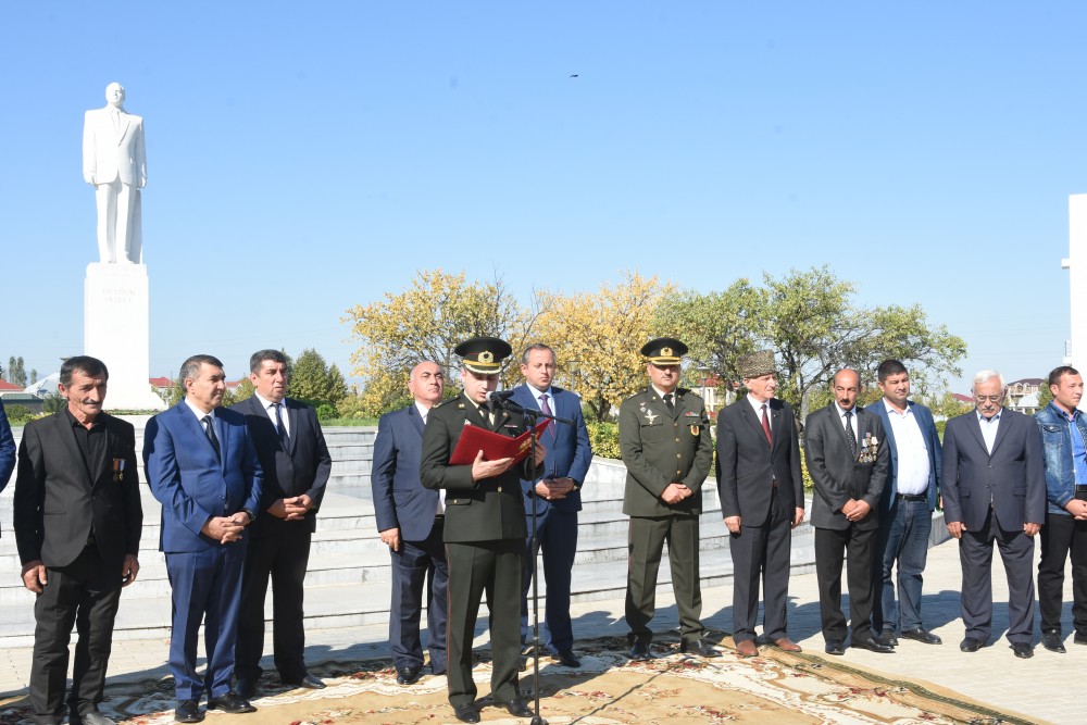 Çağırışçılar ordu sıralarına yola düşdülər - FOTOLAR