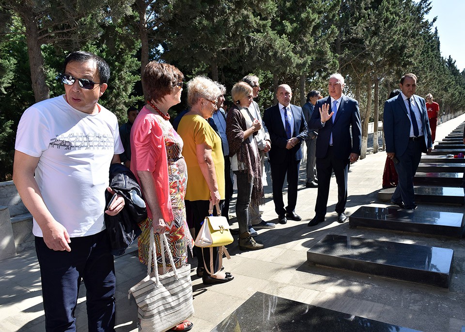 Avrasiya ölkələrindən olan yazıçılar Sumqayıtda olublar- FOTOLAR