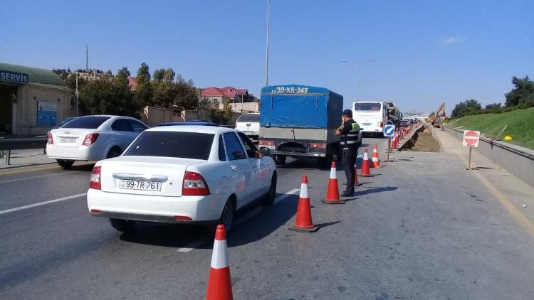 Bakı-Sumqayıt yolunda avtomobillərin hərəkəti qismən məhdudlaşdırılıb - FOTO