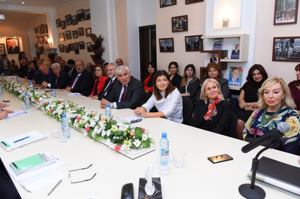 “Salur Qazanın yeddi başlı əjdahanı öldürməsi” adlı boyu müzakirə olundu - FOTOLAR