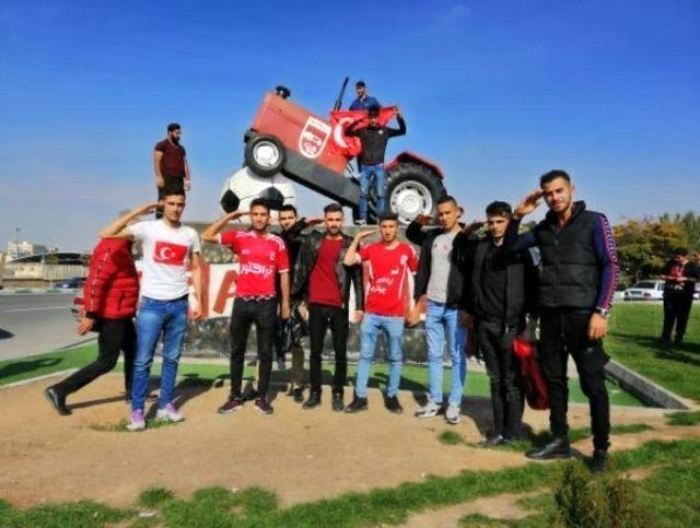 İranda Türkiyə sədaları stadionu bürüdü - 6 azarkeş SAXLANILDI (Fotolar)