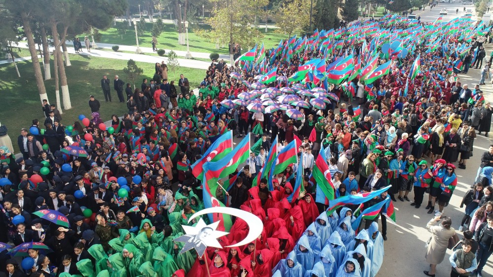 Abşeronda Bayraq Günü tədbirinə 10 minə yaxın insan gəldi - FOTO