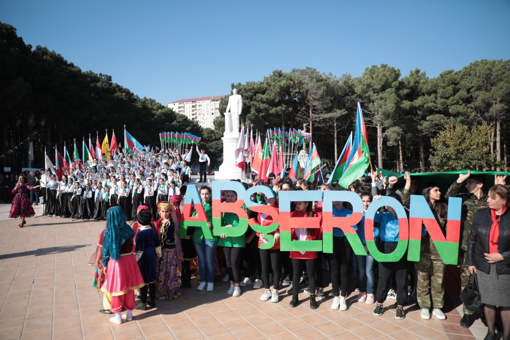 Abşeronda Bayraq Günü tədbirinə 10 minə yaxın insan gəldi - FOTO