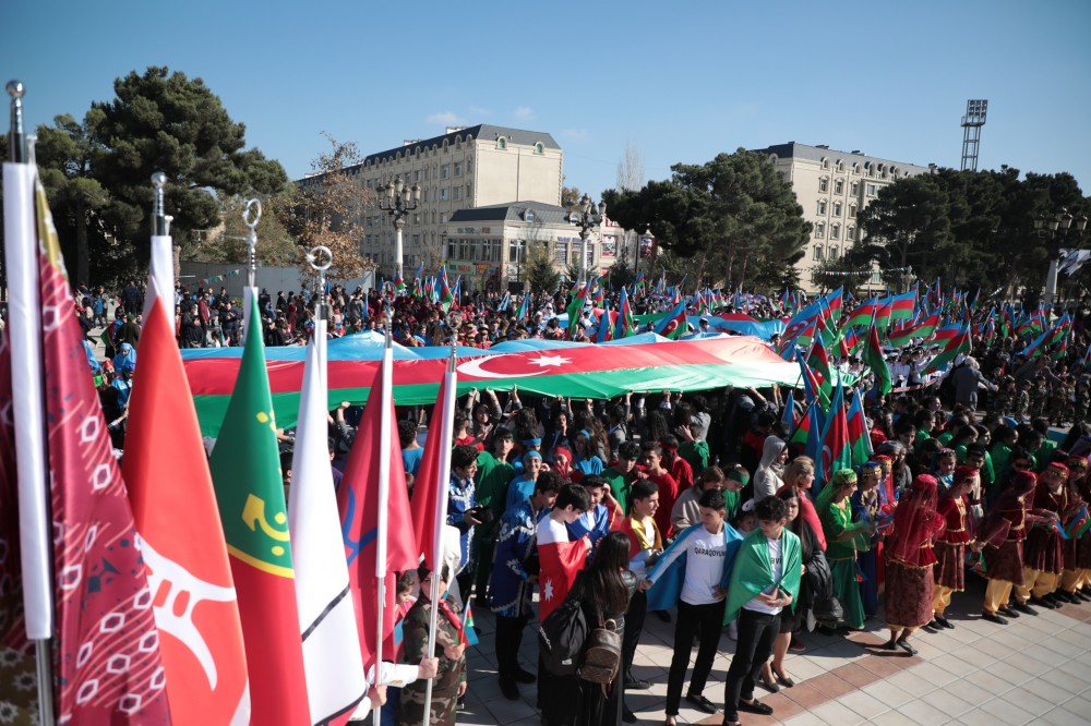 Abşeronda Bayraq Günü tədbirinə 10 minə yaxın insan gəldi - FOTO