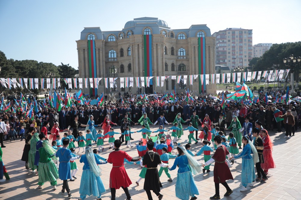 Abşeronda Bayraq Günü tədbirinə 10 minə yaxın insan gəldi - FOTO