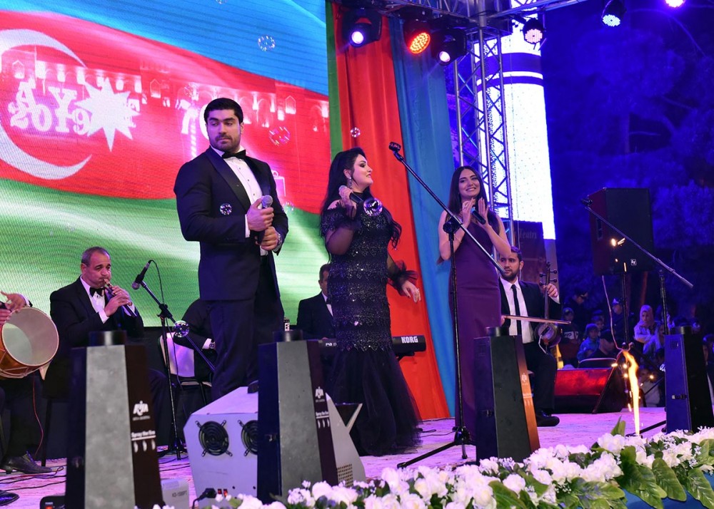 Sumqayıtda möhtəşəm açıq hava konserti təşkil edildi 