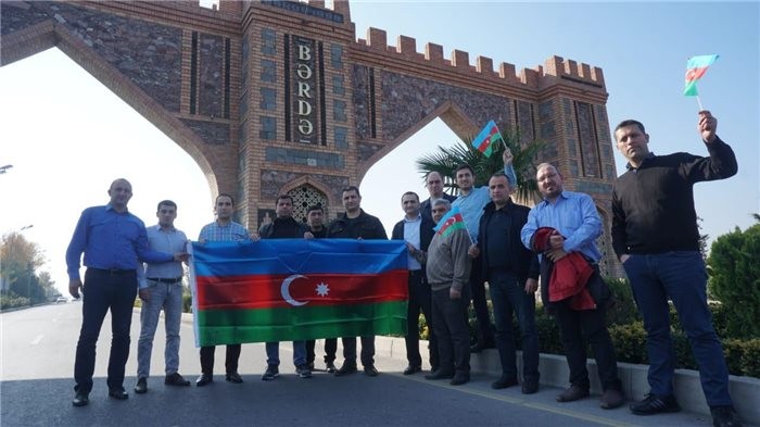 Parlament jurnalistlərindən 5 rayonda bayraq aksiyası – FOTOLAR