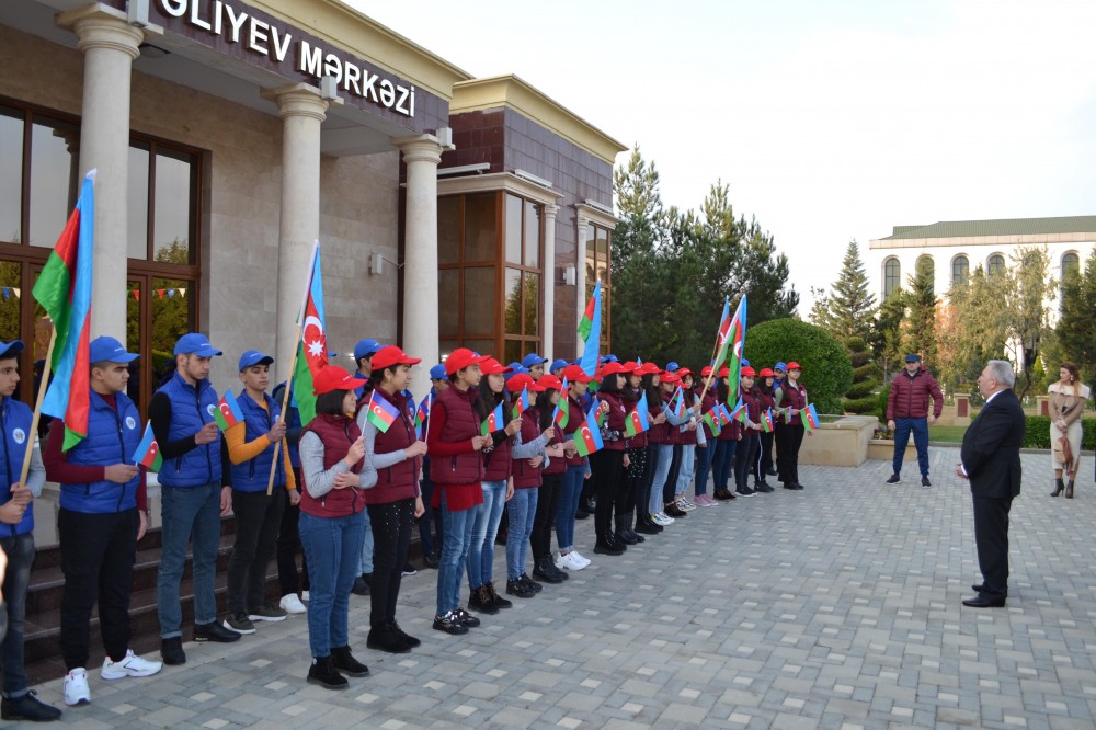 Hacıqabulda məktəblilərin yola salınma mərasimi keçirildi - FOTOLAR