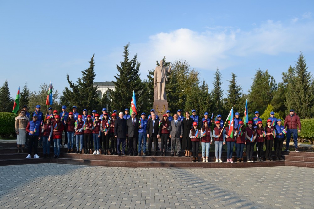 Hacıqabulda məktəblilərin yola salınma mərasimi keçirildi - FOTOLAR