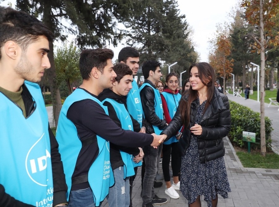 IDEA İctimai Birliyi tərəfindən Bakıda tutuquşular məskunlaşdırılır - FOTO