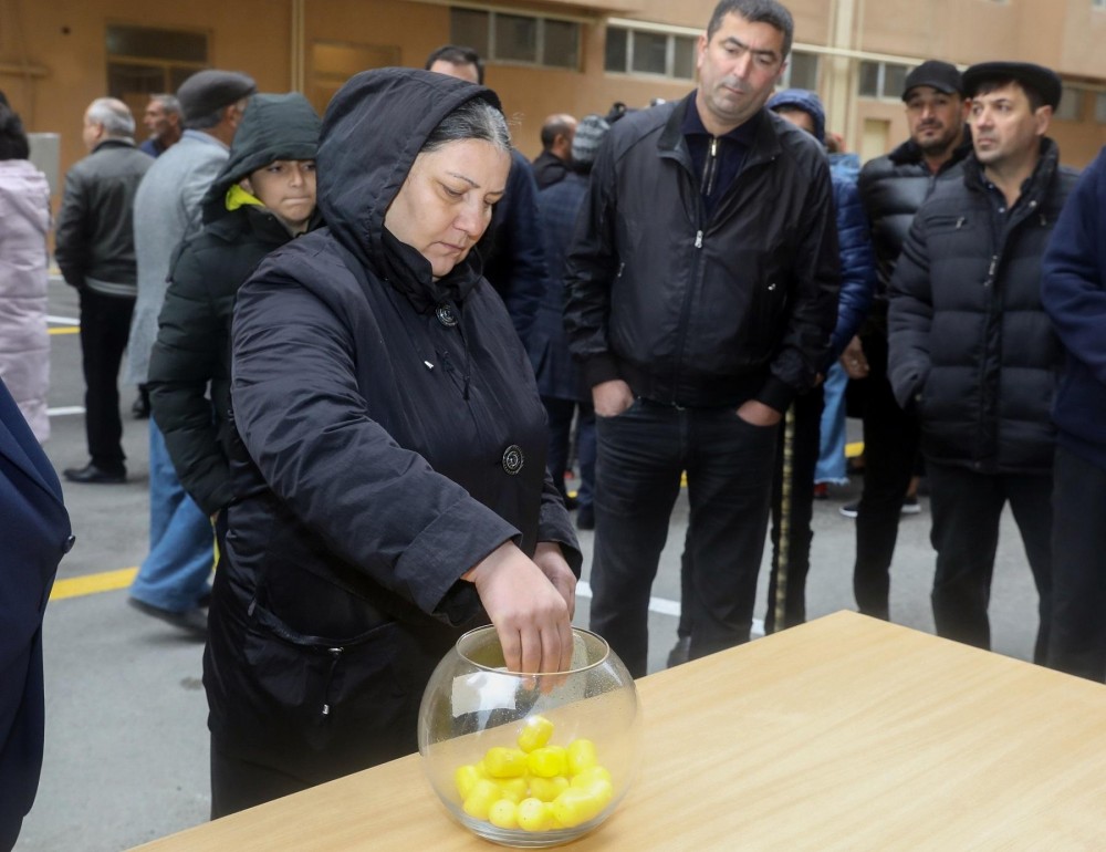 Bu şəxslərə 50 mənzil verildi - FOTO