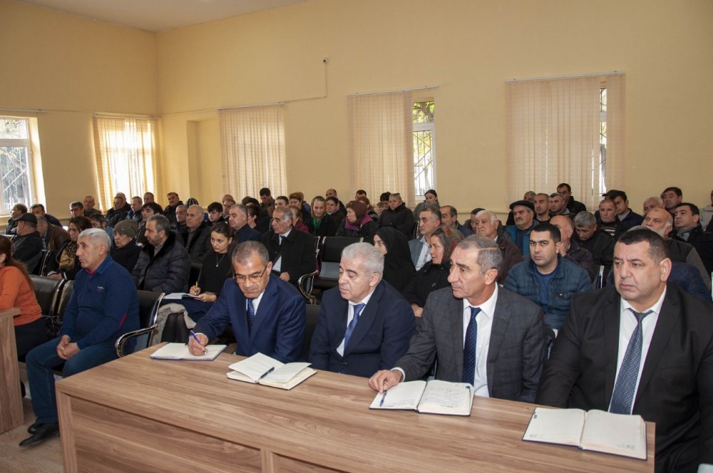 Abdin Fərzəliyev sakinlərin problemini dinlədi - FOTO