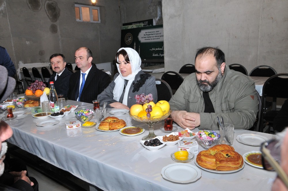 İradə Gülməmmədova Xırdalanda “Cümə” məscidində - FOTOLAR