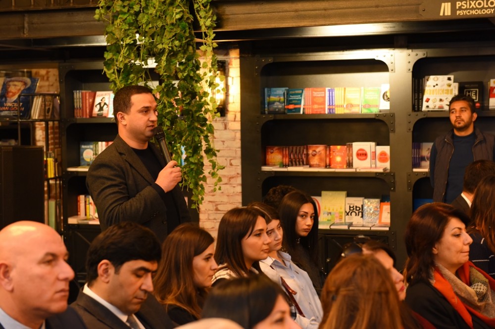 Kamal Abdullanın “Sirlərin sərgüzəşti” kitabının təqdimatı oldu - FOTO