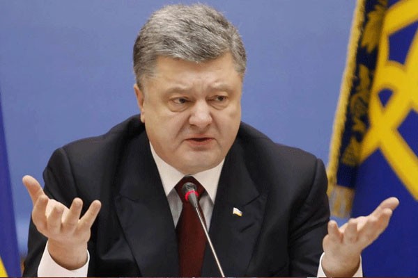 Ukraynada sabiq prezidentə yumurta atdılar - VİDEO