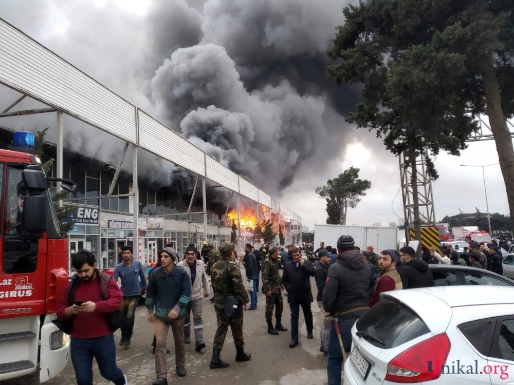 Bakıda yanan tikinti bazarından son görüntülər - FOTO-VİDEO