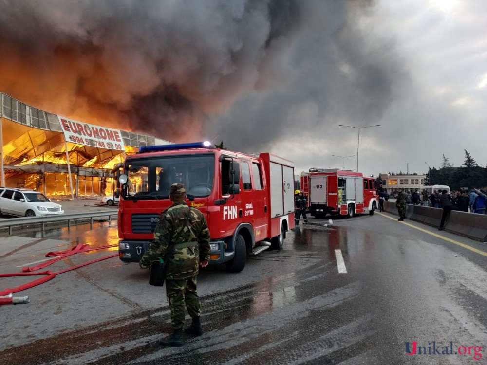 Bakıda yanan tikinti bazarından son görüntülər - FOTO-VİDEO