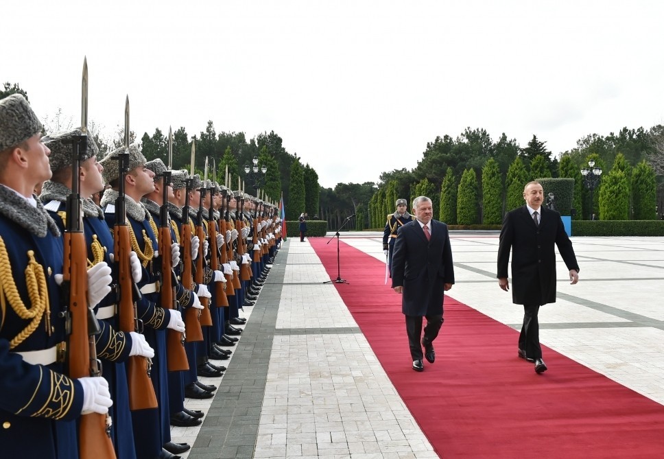 Prezident Kralı II Abdullahı qarşıladı - FOTOLAR