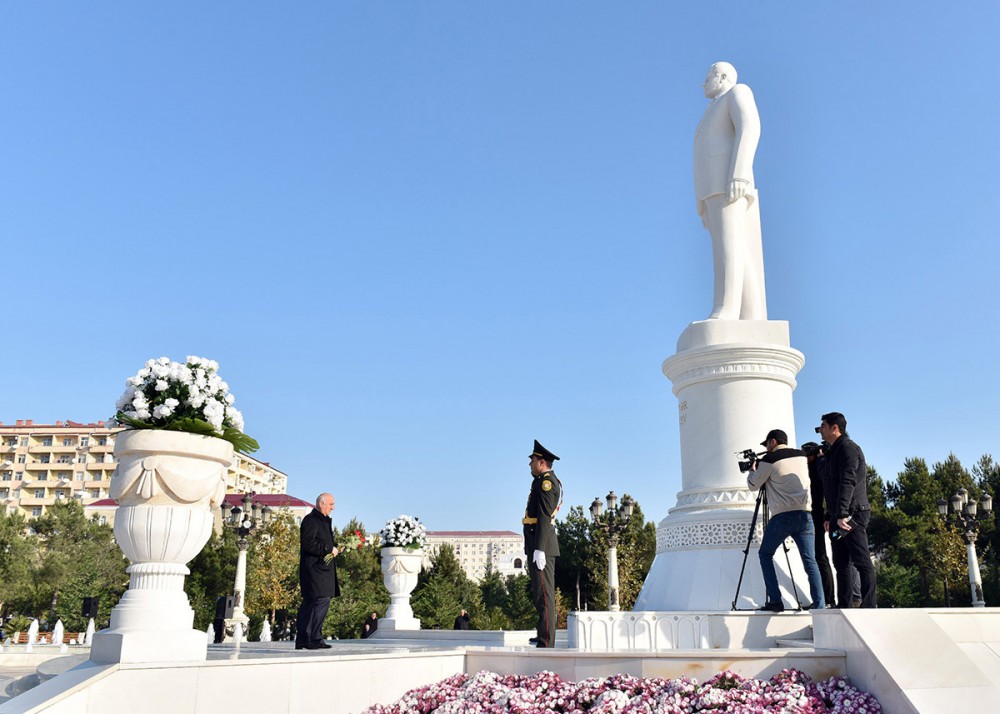 Sumqayıtda Heydər Əliyevin anım mərasimi keçirildi - FOTO