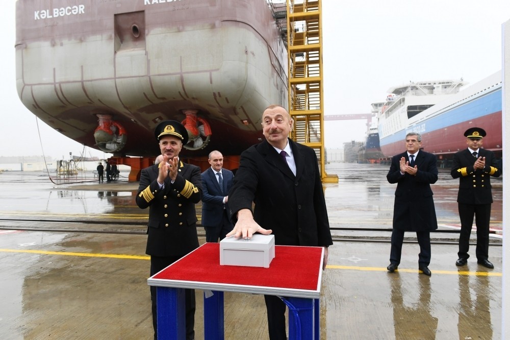 İlham Əliyev “Laçın” tankerinin istismara verilməsi mərasimində - FOTOLAR